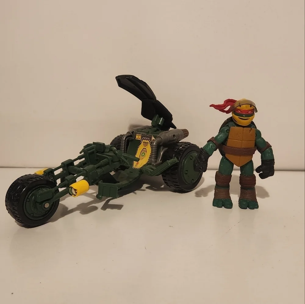 2012 TMNT Ninja Stealth Bike w/ Stealth Raphael Teenage Mutant Ninja Turtle